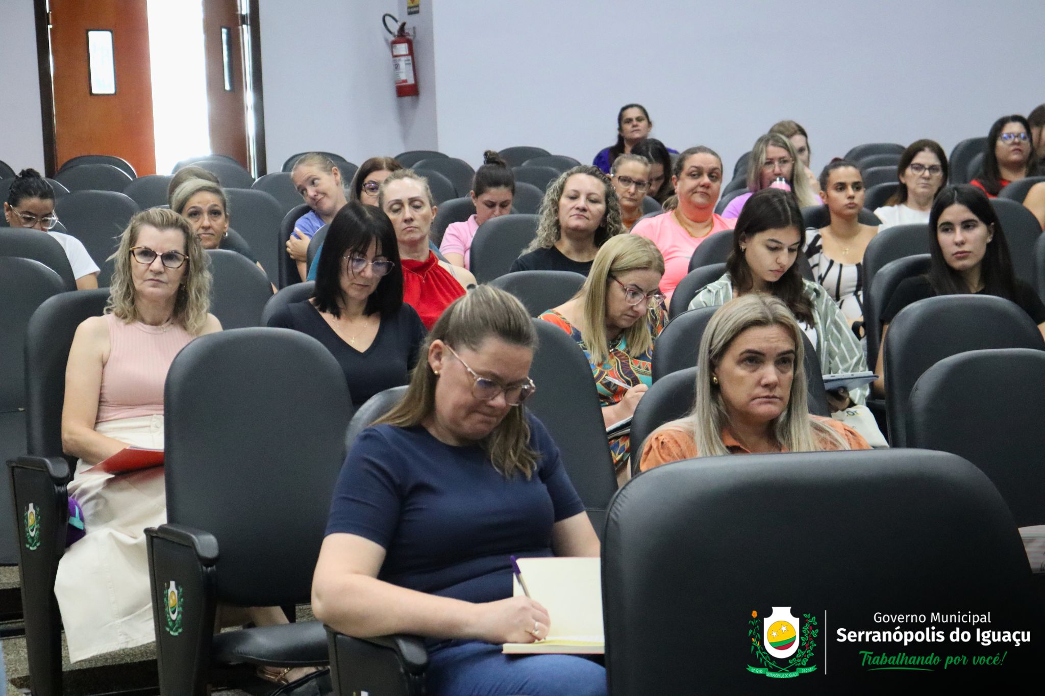 Governo Municipal realiza cursos de formação continuada para professores da rede municipal de ensino
