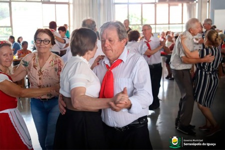 Clube do Vovô Simpático realiza Novemberfest Clube do Vovô Simpático realiza Novemberfest