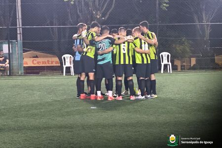 Seis jogos completam a primeira rodada do 3° Campeonato Municipal de Futebol Sintético de Serranópolis do Iguaçu Seis jogos completam a primeira rodada do 3° Campeonato Municipal de Futebol Sintético de Serranópolis do Iguaçu
