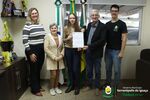 Governo Municipal oficializa posse de nova agente administrativa para a Secretaria de Indústria, Comércio e Turismo