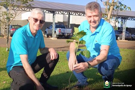 Plantio de ipê marca a Semana do Meio Ambiente em Serranópolis do Iguaçu Plantio de ipê marca a Semana do Meio Ambiente em Serranópolis do Iguaçu