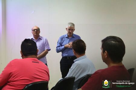 Governo Municipal credencia MEIs locais para corte de grama em Serranópolis do Iguaçu