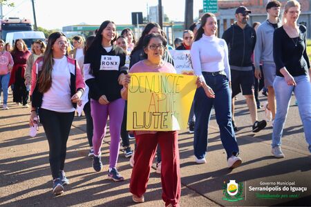 1ª Caminhada do Meio-Dia mobiliza população de Serranópolis do Iguaçu pelo fim do feminicídio 1ª Caminhada do Meio-Dia mobiliza população de Serranópolis do Iguaçu pelo fim do feminicídio