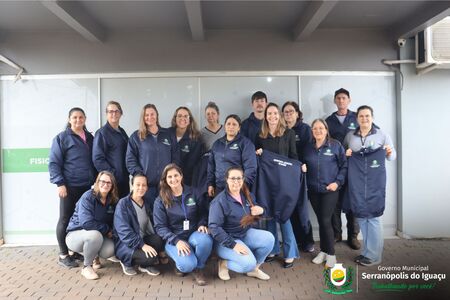 Servidores da saúde recebem jaquetas de uniforme Servidores da saúde recebem jaquetas de uniforme