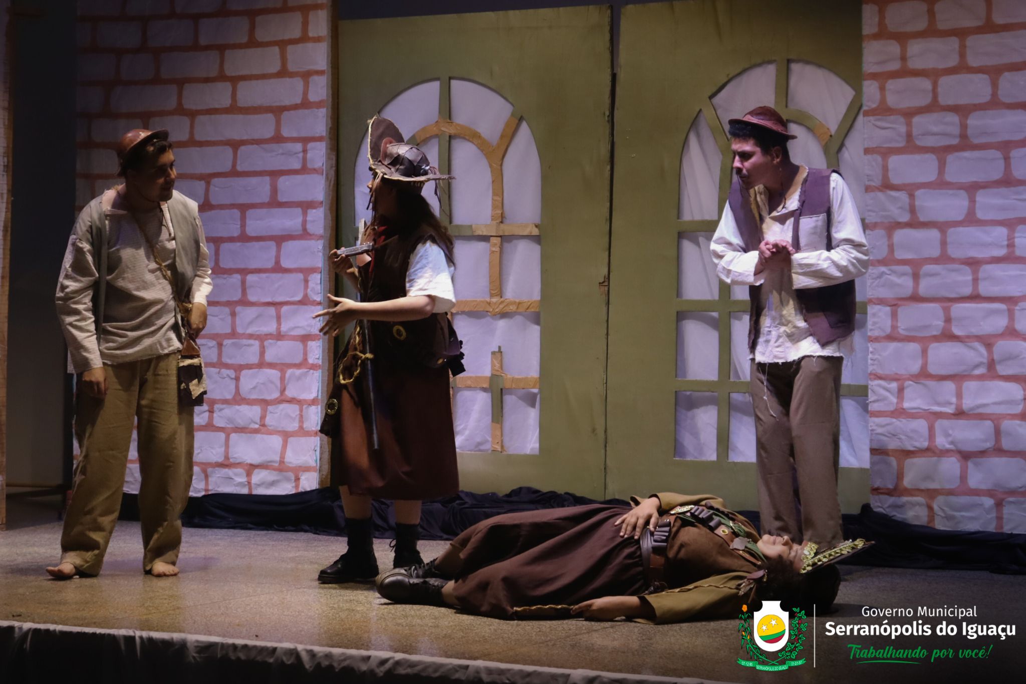 Teatro “Auto da Compadecida” encanta serranopolitanos