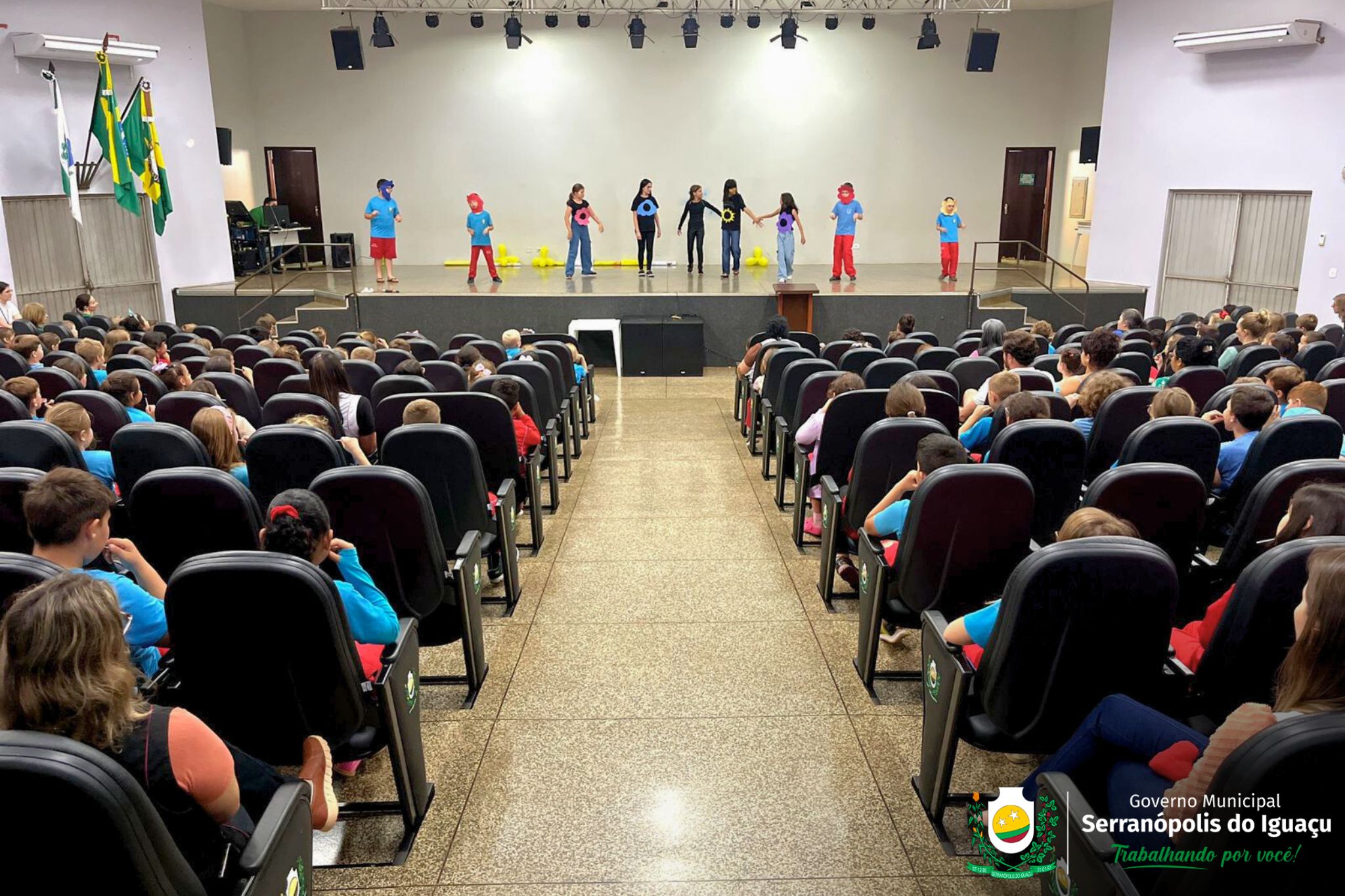 Teatro leva mensagem do Setembro Amarelo a alunos da rede municipal