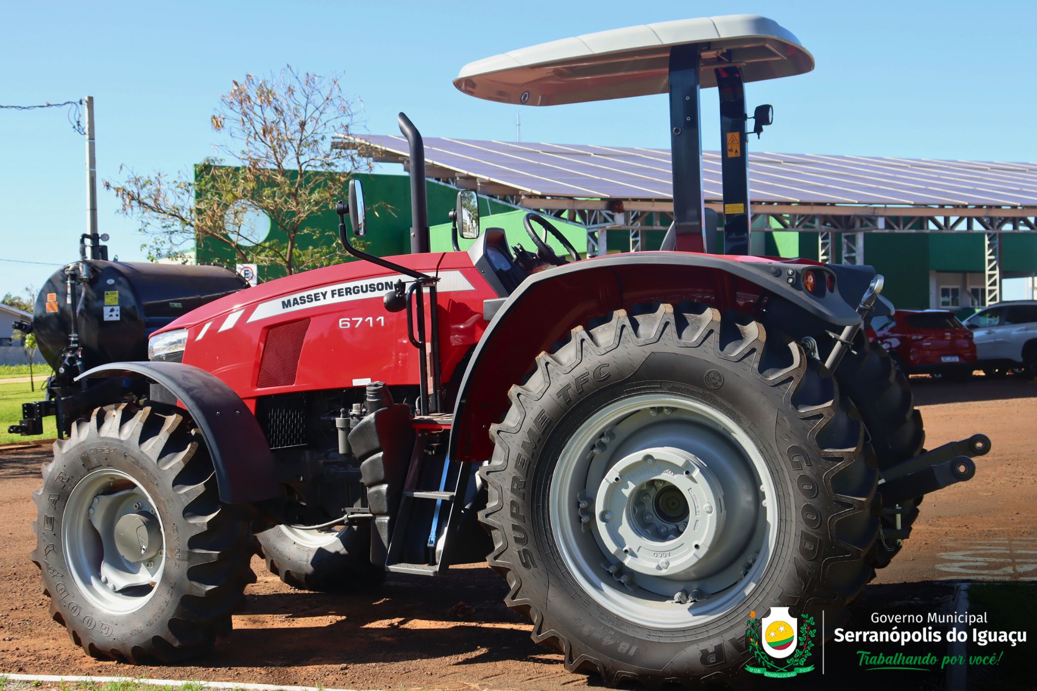Governo Municipal recebe trator pelo Ministério da Agricultura e Pecuária