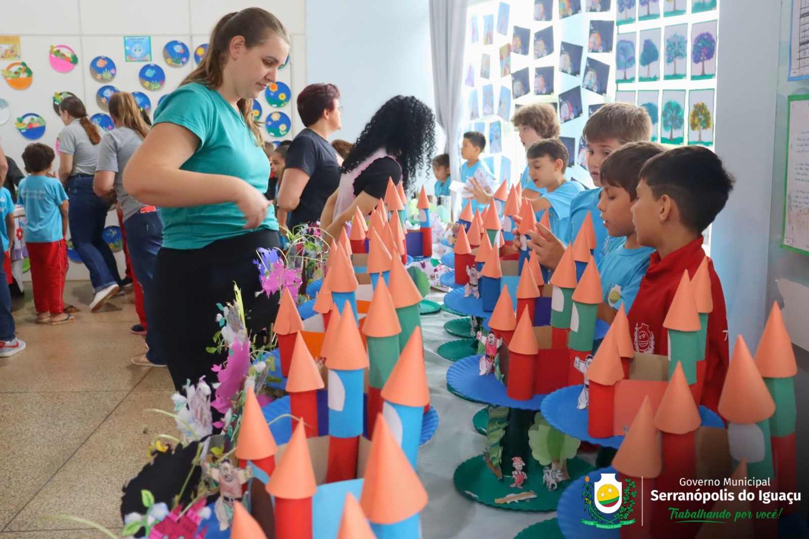 1ª Feira Literária e Cultural da Jornada Ampliada valoriza produção educativa em Serranópolis do Iguaçu 1ª Feira Literária e Cultural da Jornada Ampliada valoriza produção educativa em Serranópolis do Iguaçu