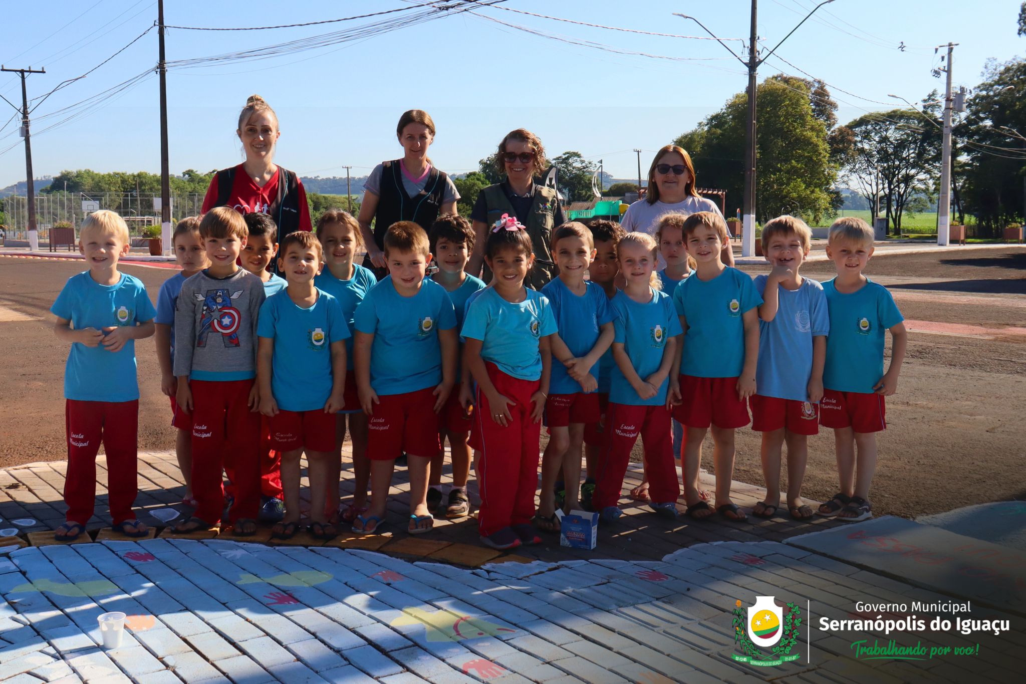 Alunos da rede municipal participam de ação ambiental e pintam bueiros em alusão ao Dia Mundial da Água