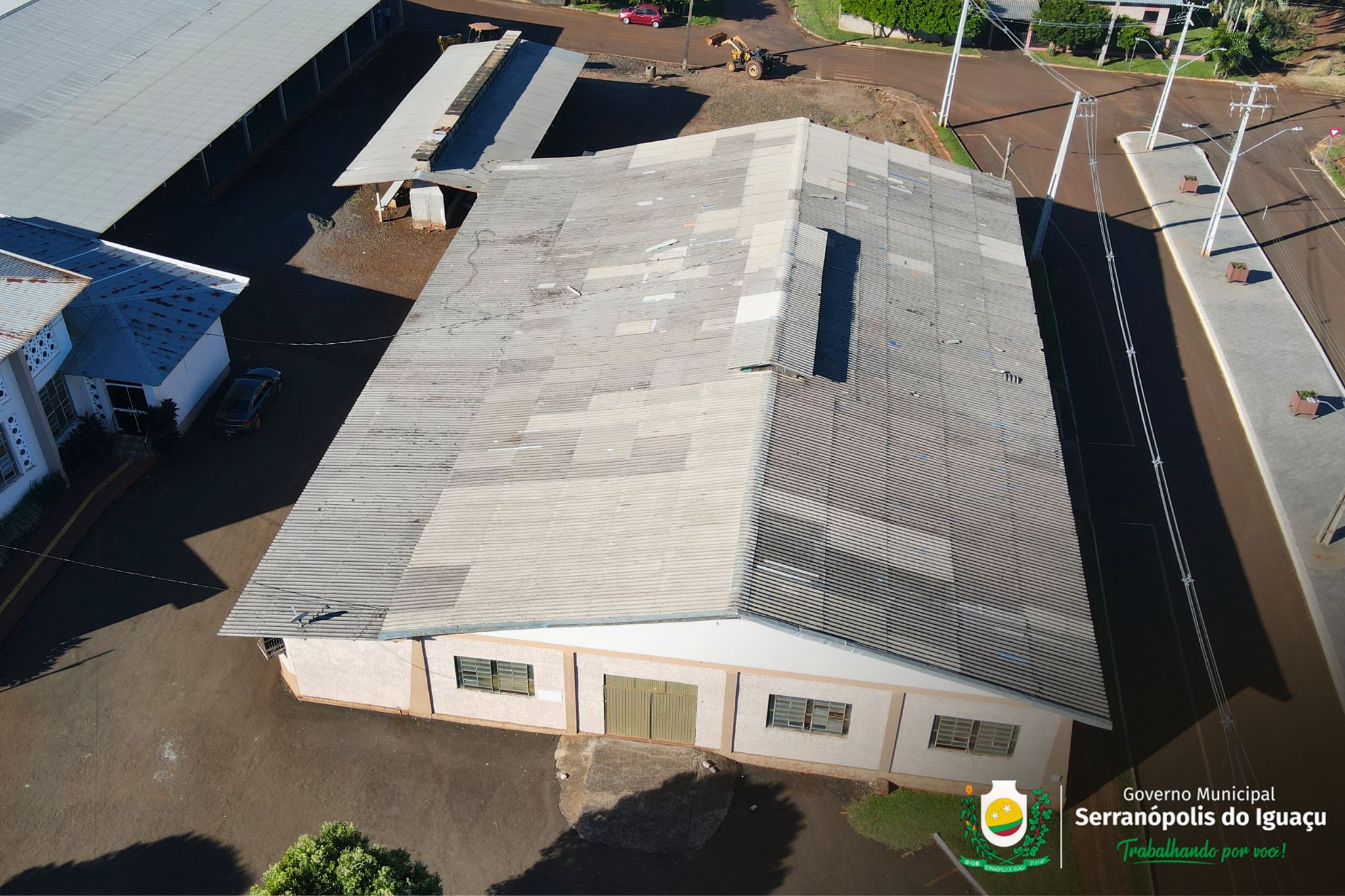 Governo Municipal autoriza obra de revitalização do telhado em pavilhão comunitário de Flor da Serra Governo Municipal autoriza obra de revitalização do telhado em pavilhão comunitário de Flor da Serra