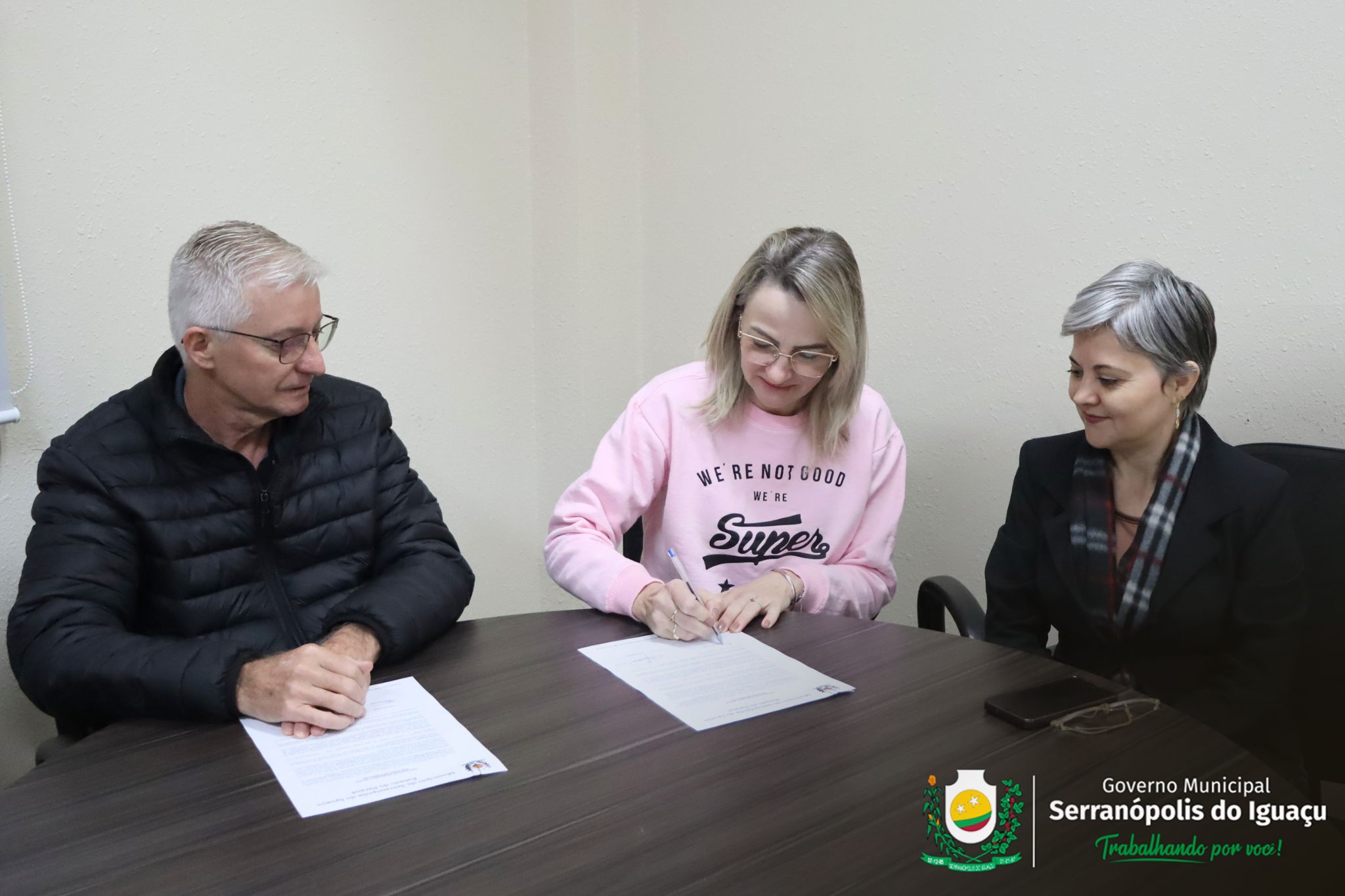 Governo Municipal formaliza contratação de professora para a rede municipal de ensino Governo Municipal formaliza contratação de professora para a rede municipal de ensino