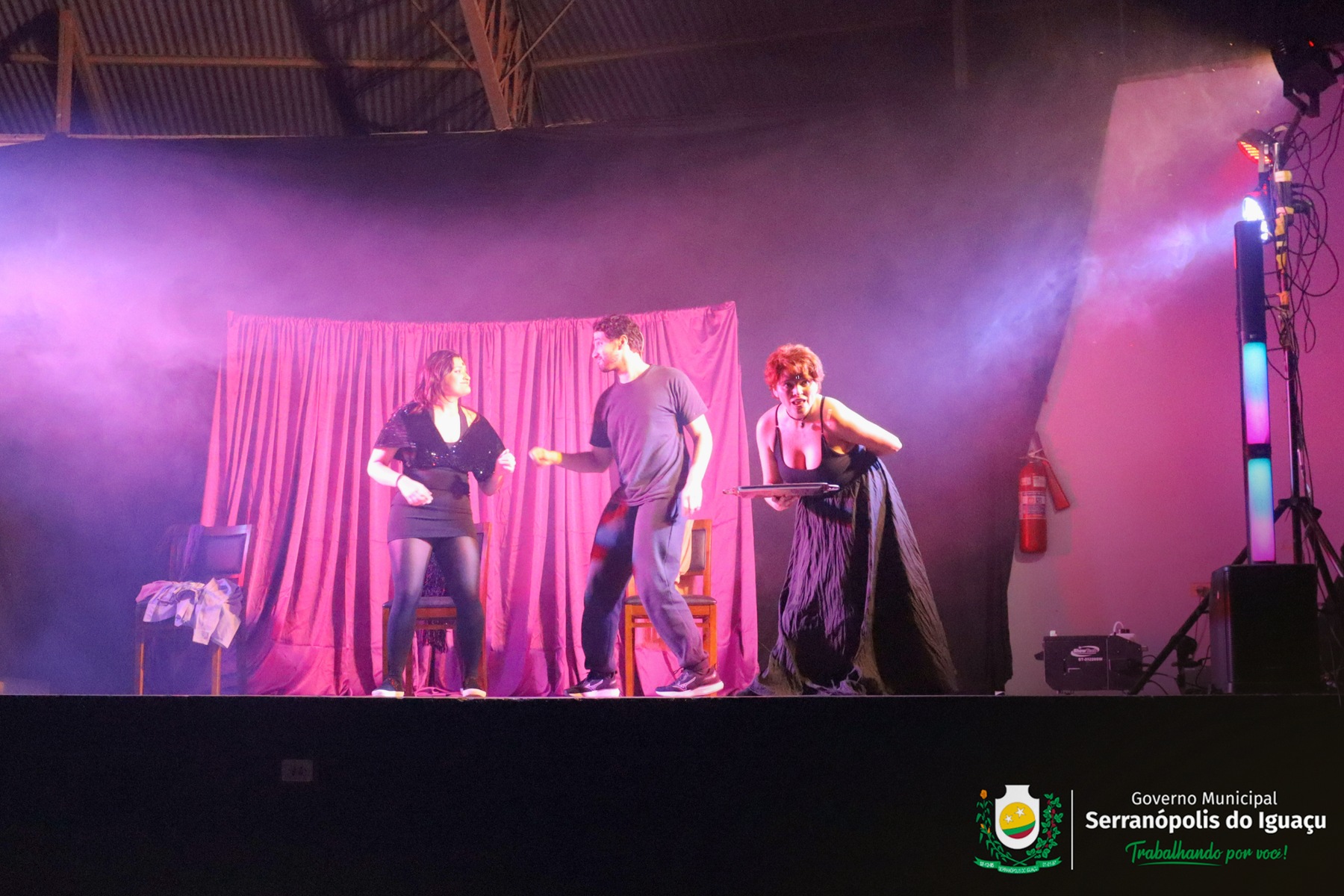 Espetáculo teatral promove reflexão sobre a violência contra a mulher em Serranópolis do Iguaçu