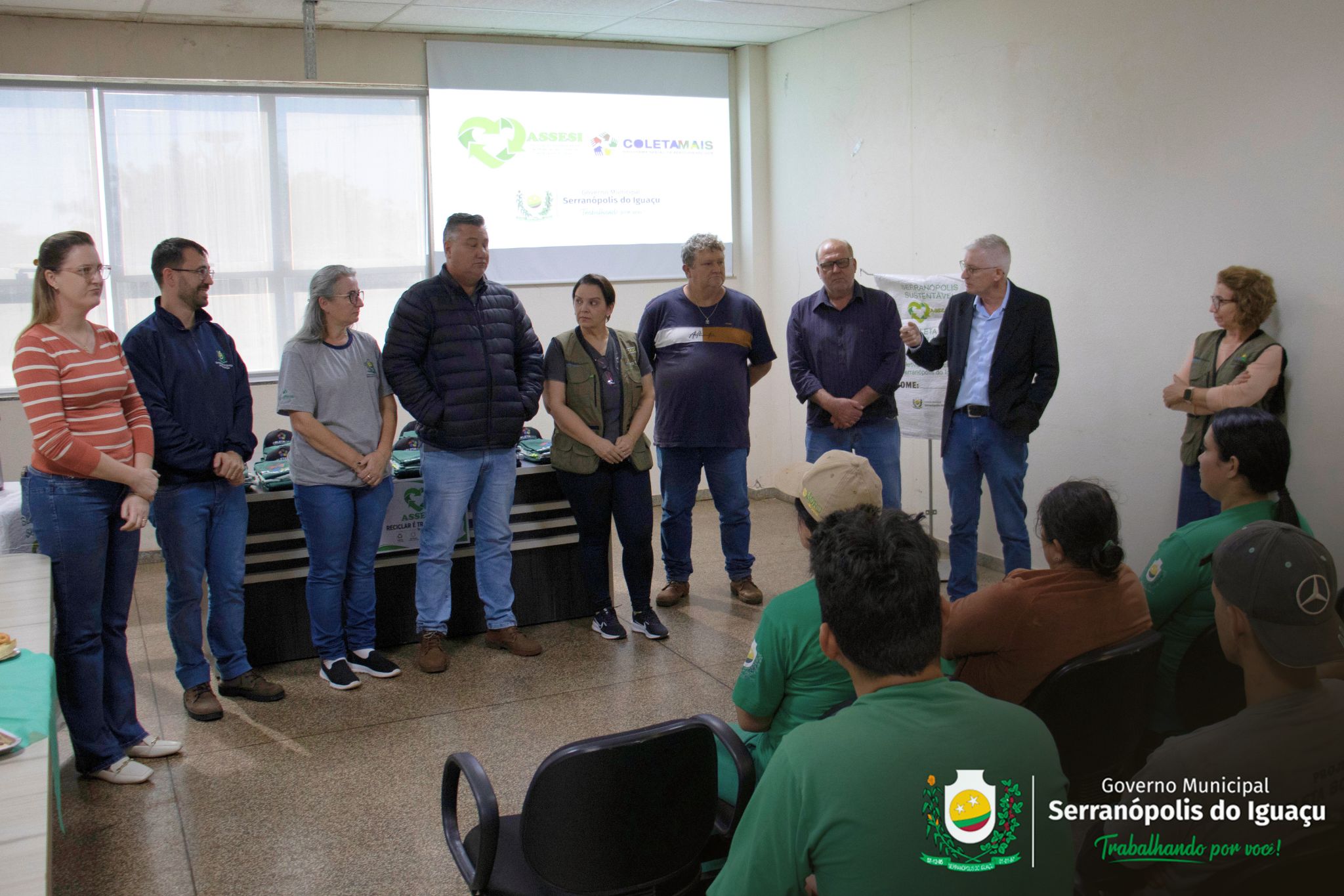 Governo Municipal entrega novos uniformes para colaboradores da ASSESI Governo Municipal entrega novos uniformes para colaboradores da ASSESI
