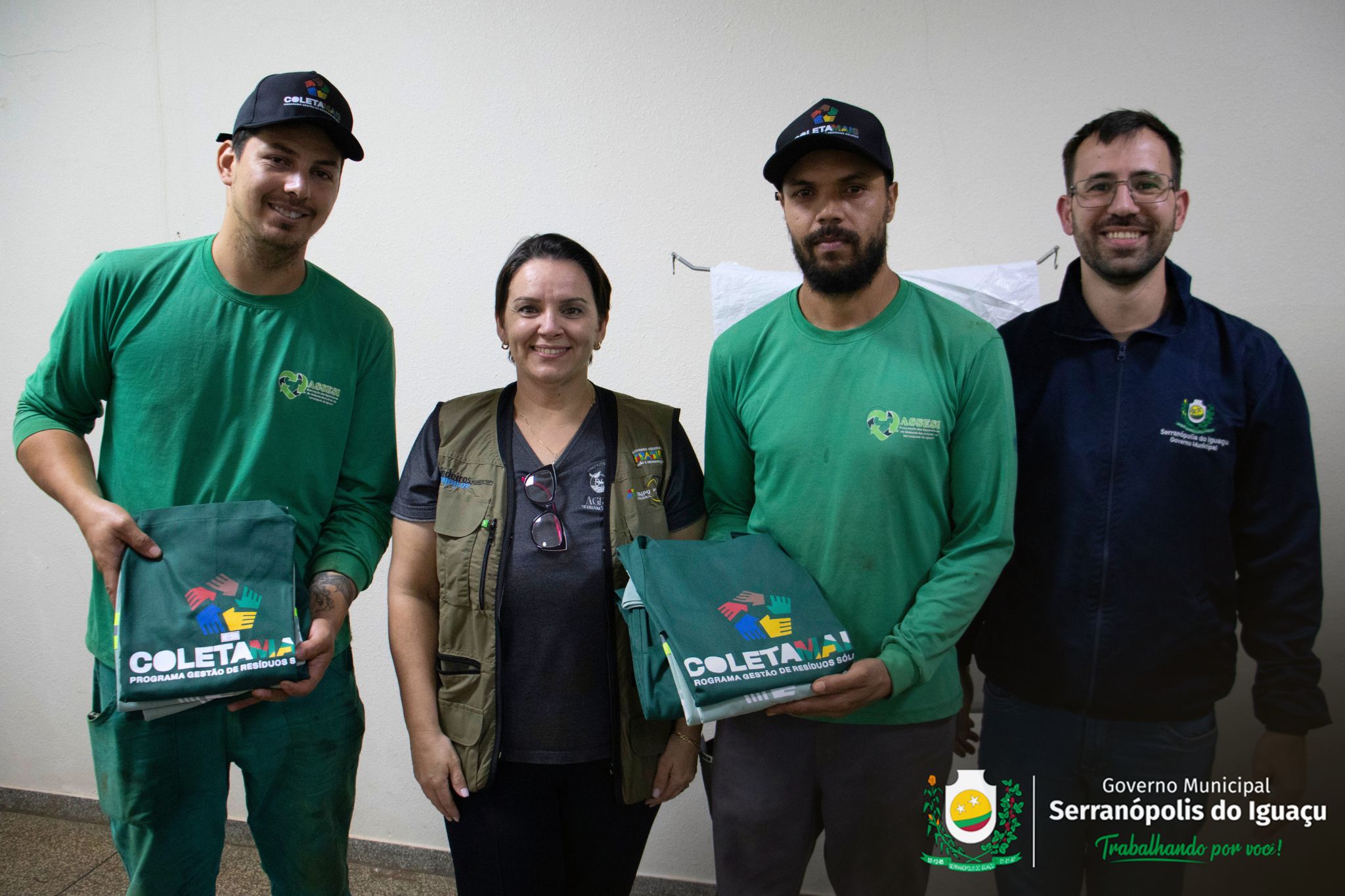 Governo Municipal entrega novos uniformes para colaboradores da ASSESI Governo Municipal entrega novos uniformes para colaboradores da ASSESI
