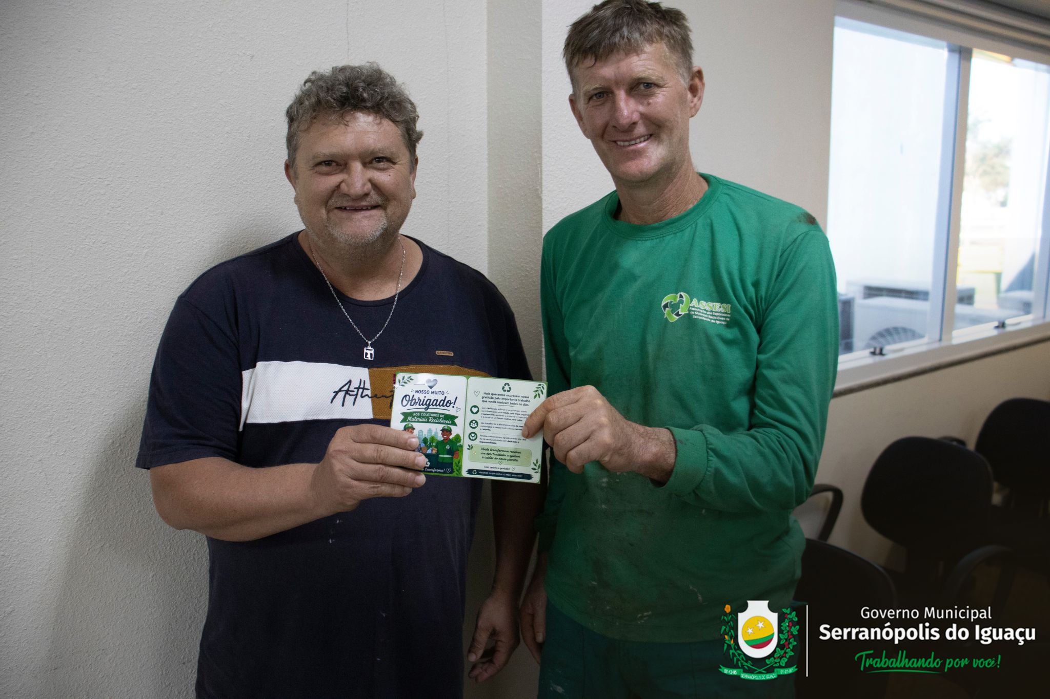 Governo Municipal entrega novos uniformes para colaboradores da ASSESI Governo Municipal entrega novos uniformes para colaboradores da ASSESI