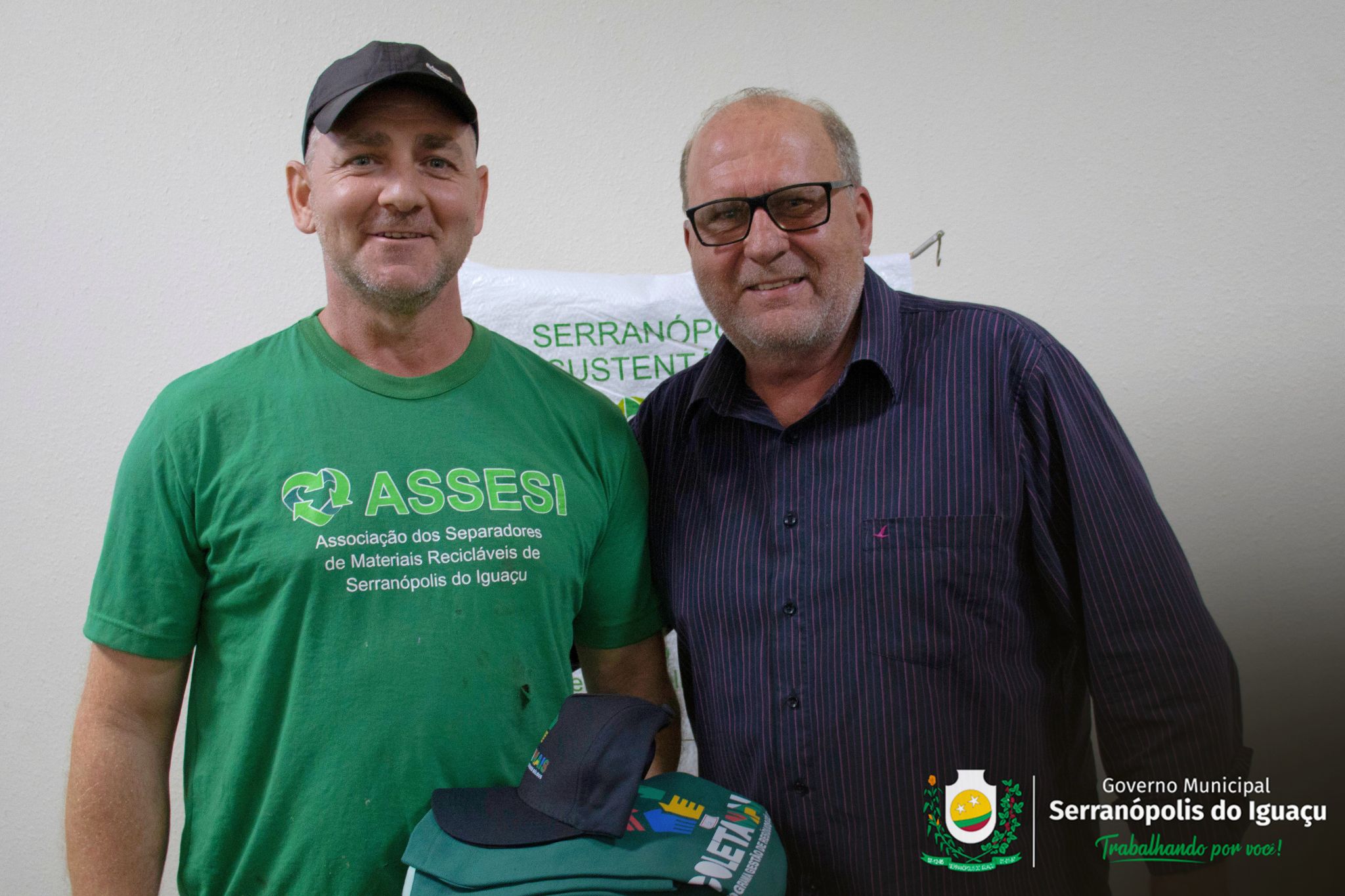 Governo Municipal entrega novos uniformes para colaboradores da ASSESI Governo Municipal entrega novos uniformes para colaboradores da ASSESI