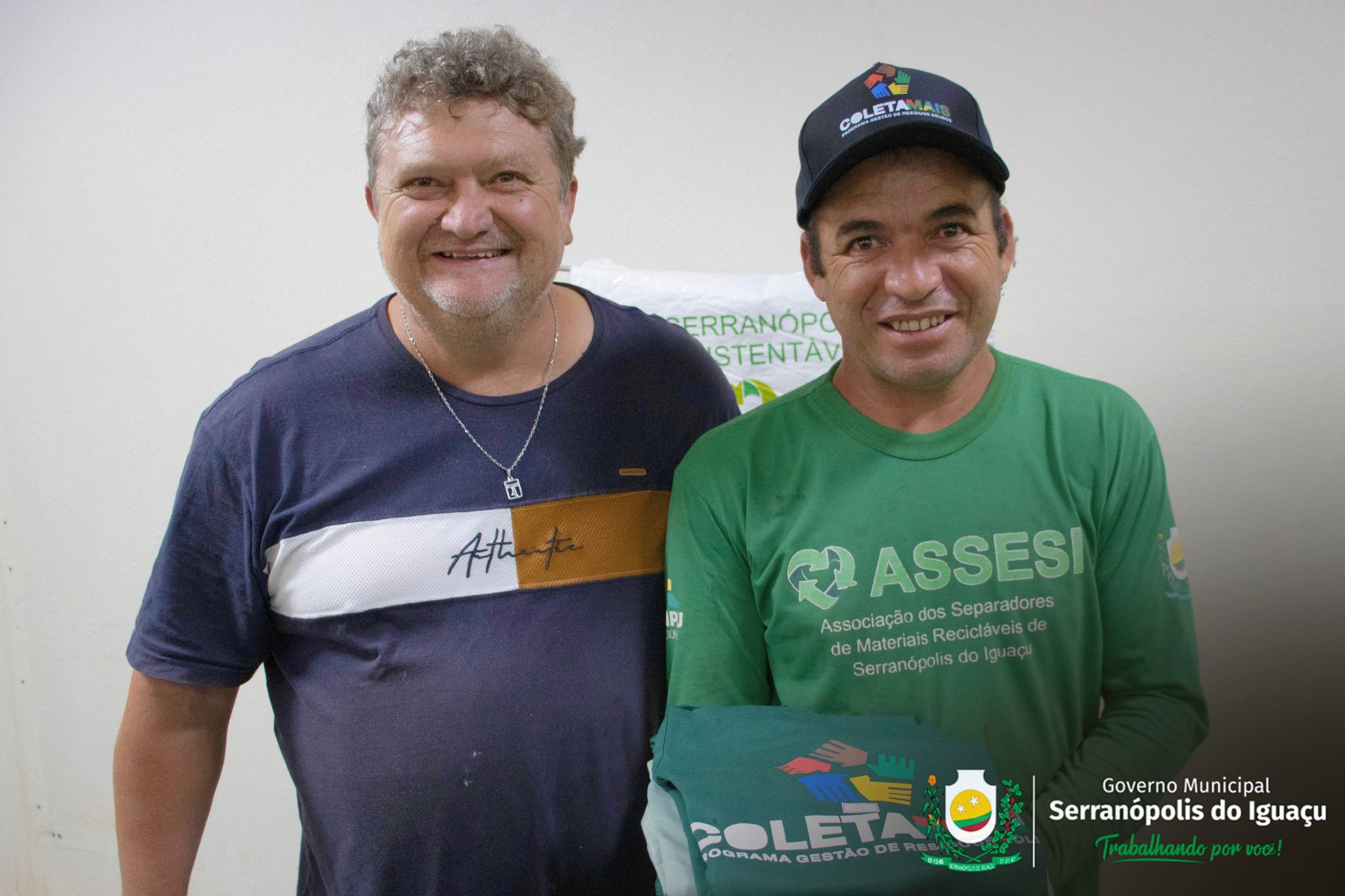 Governo Municipal entrega novos uniformes para colaboradores da ASSESI Governo Municipal entrega novos uniformes para colaboradores da ASSESI