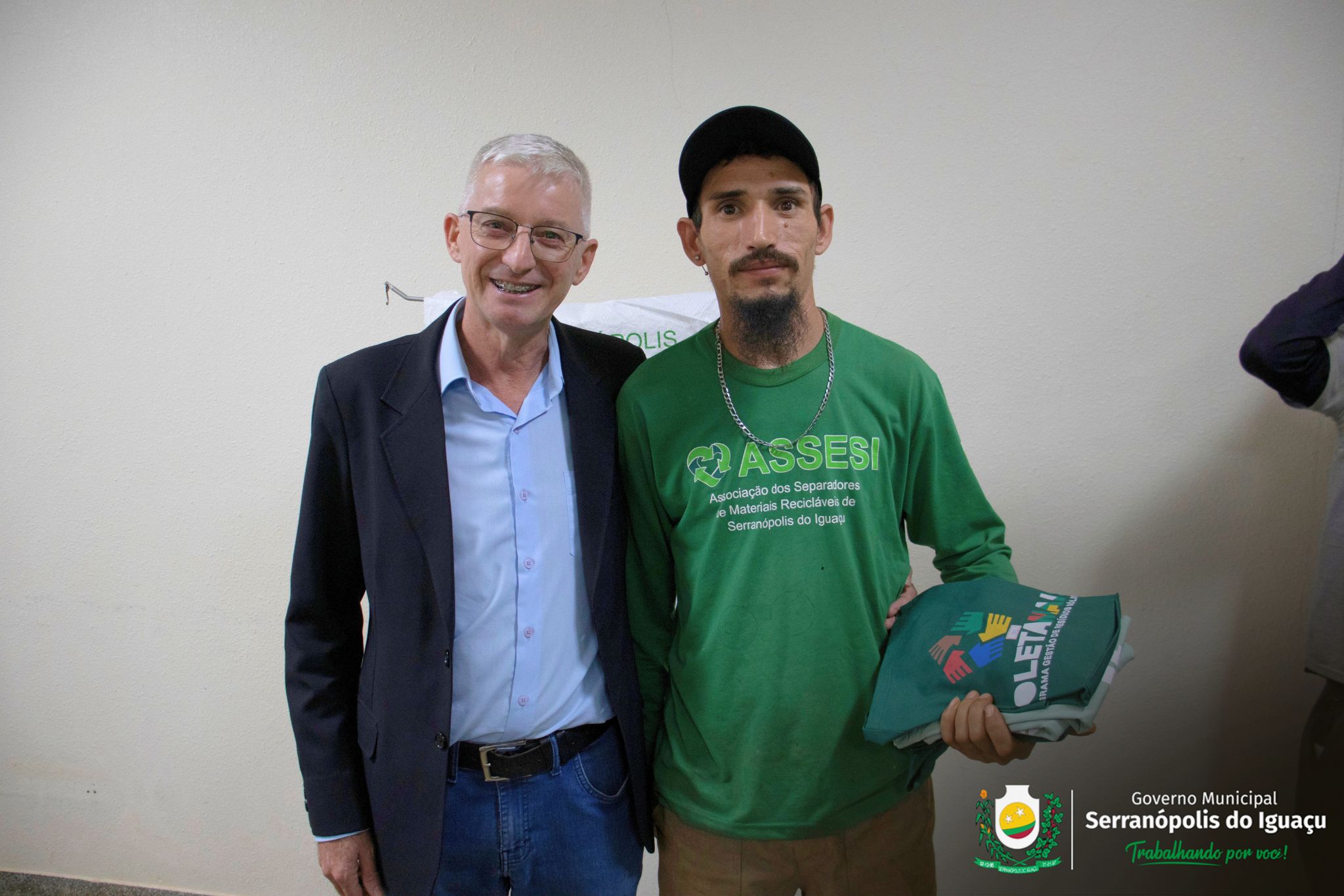 Governo Municipal entrega novos uniformes para colaboradores da ASSESI Governo Municipal entrega novos uniformes para colaboradores da ASSESI
