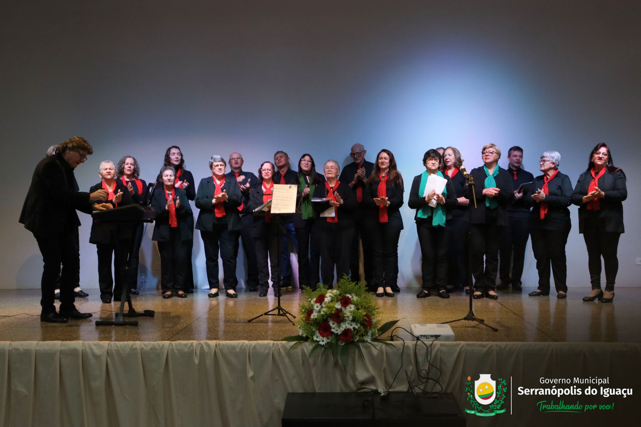 Corais celebram os 29 anos do Coral Municipal de Serranópolis do Iguaçu Corais celebram os 29 anos do Coral Municipal de Serranópolis do Iguaçu