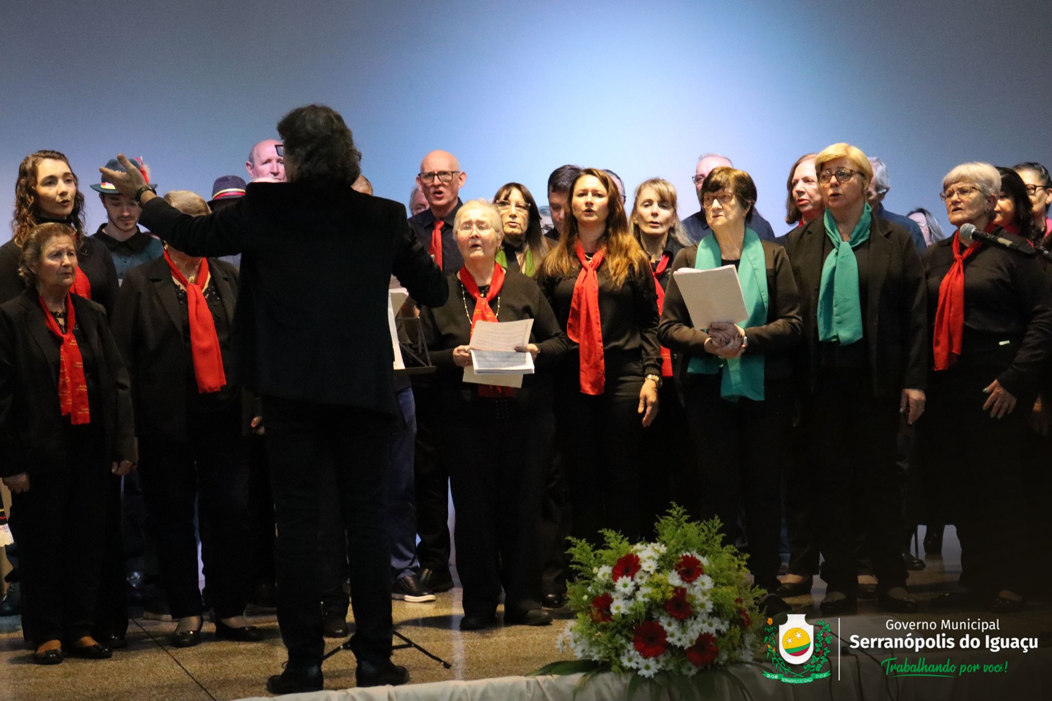Corais celebram os 29 anos do Coral Municipal de Serranópolis do Iguaçu Corais celebram os 29 anos do Coral Municipal de Serranópolis do Iguaçu