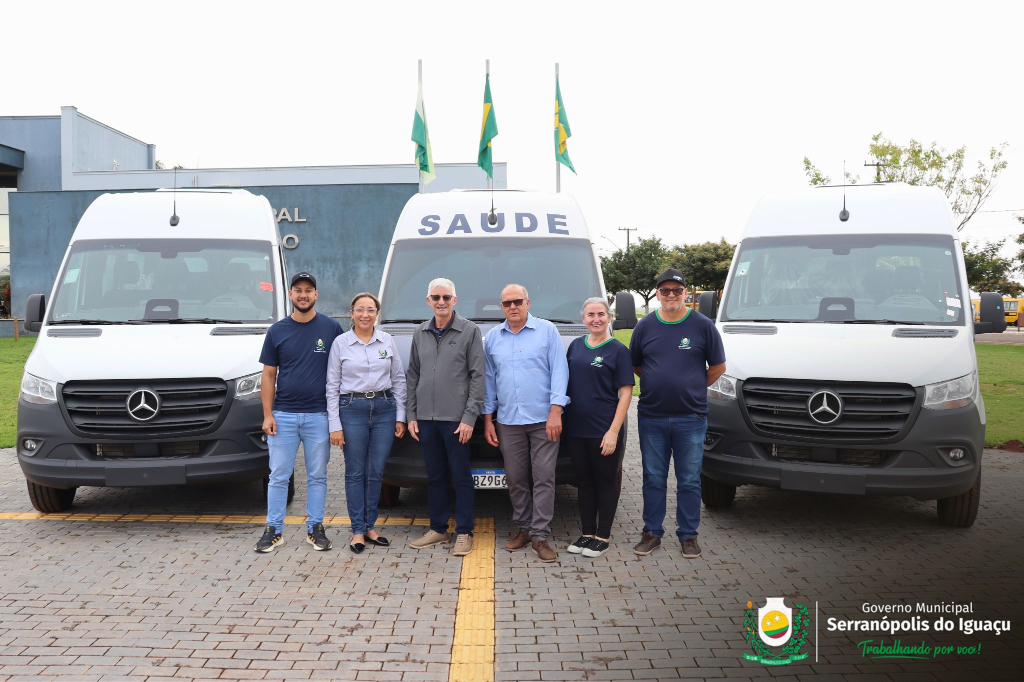 Governo Municipal recebe duas novas vans e completa renovação do transporte sanitário Governo Municipal recebe duas novas vans e completa renovação do transporte sanitário