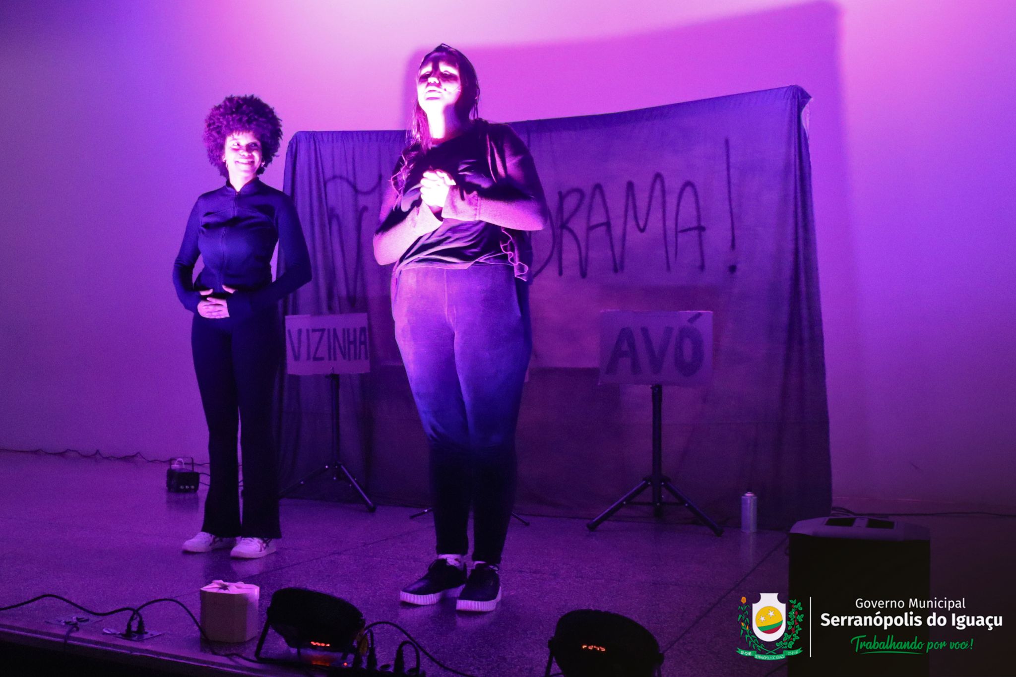 Teatro leva debate sobre saúde emocional a estudantes de Serranópolis do Iguaçu