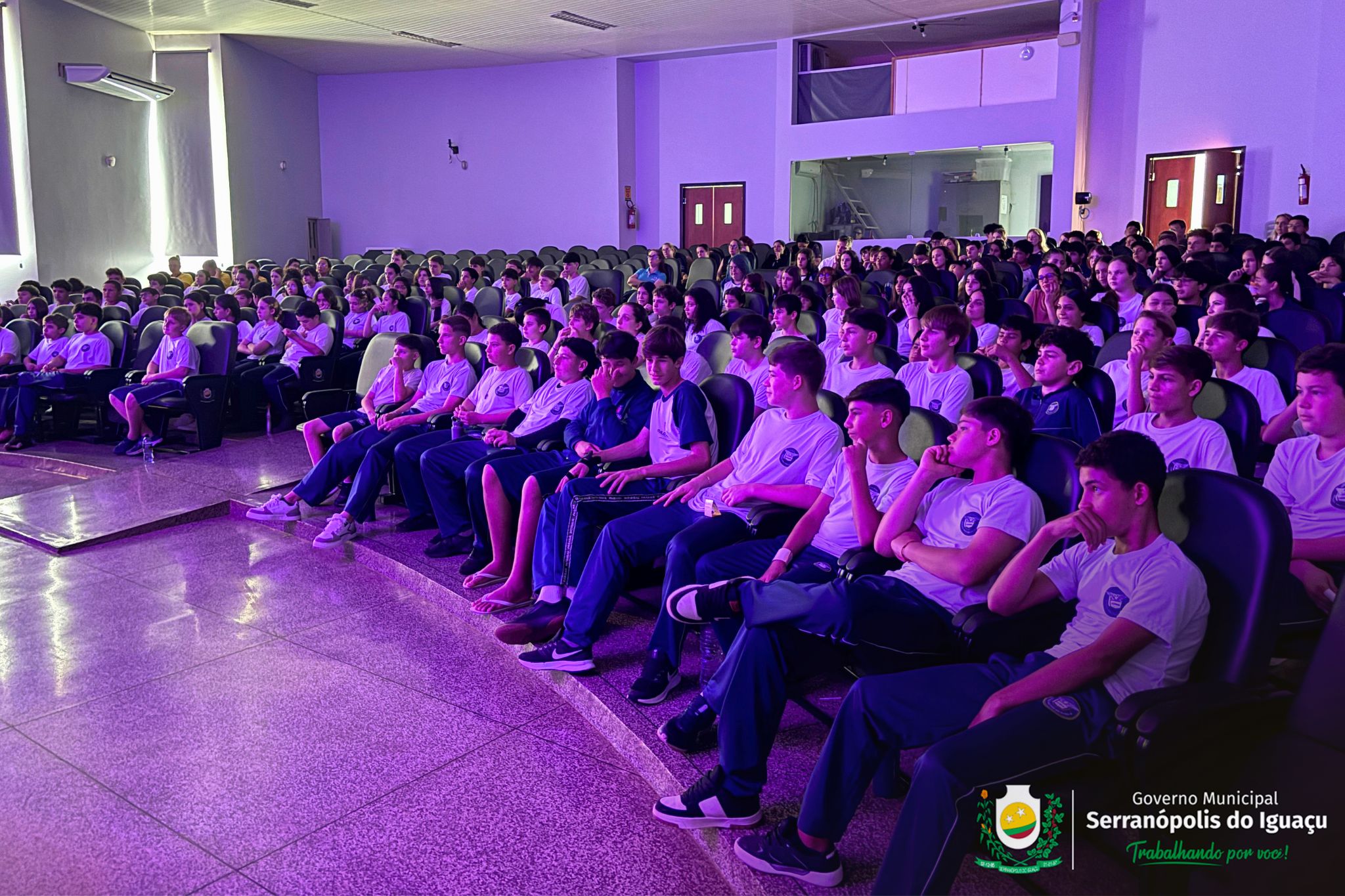 Teatro leva debate sobre saúde emocional a estudantes de Serranópolis do Iguaçu Teatro leva debate sobre saúde emocional a estudantes de Serranópolis do Iguaçu