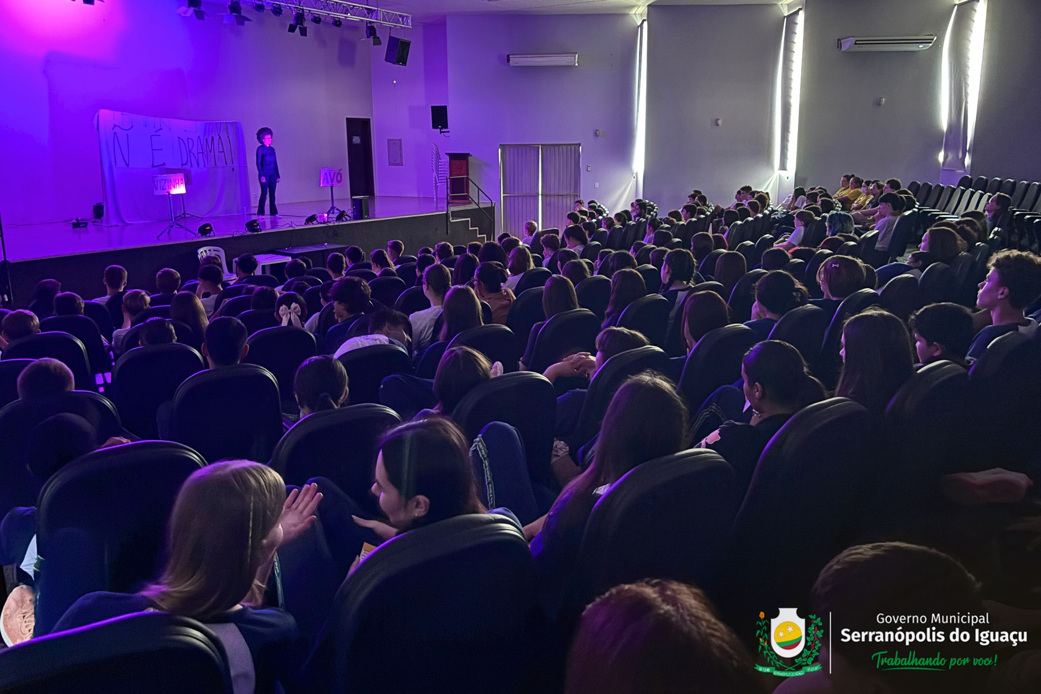 Teatro leva debate sobre saúde emocional a estudantes de Serranópolis do Iguaçu Teatro leva debate sobre saúde emocional a estudantes de Serranópolis do Iguaçu