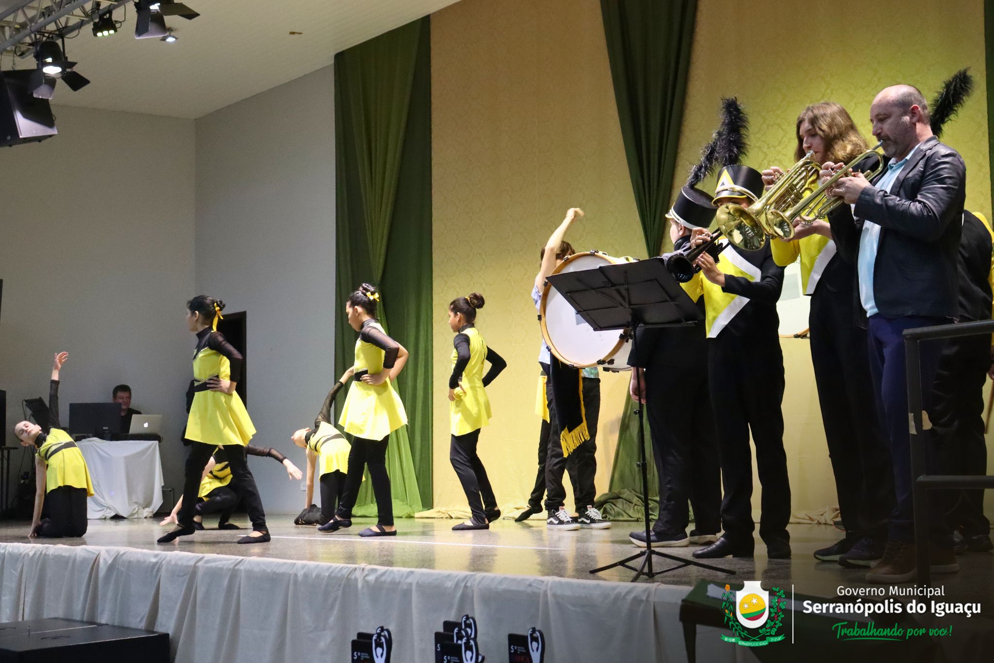 5ª Mostra Regional de Dança reúne seis municípios durante a Semana Cultural de Serranópolis do Iguaçu 5ª Mostra Regional de Dança reúne seis municípios durante a Semana Cultural de Serranópolis do Iguaçu