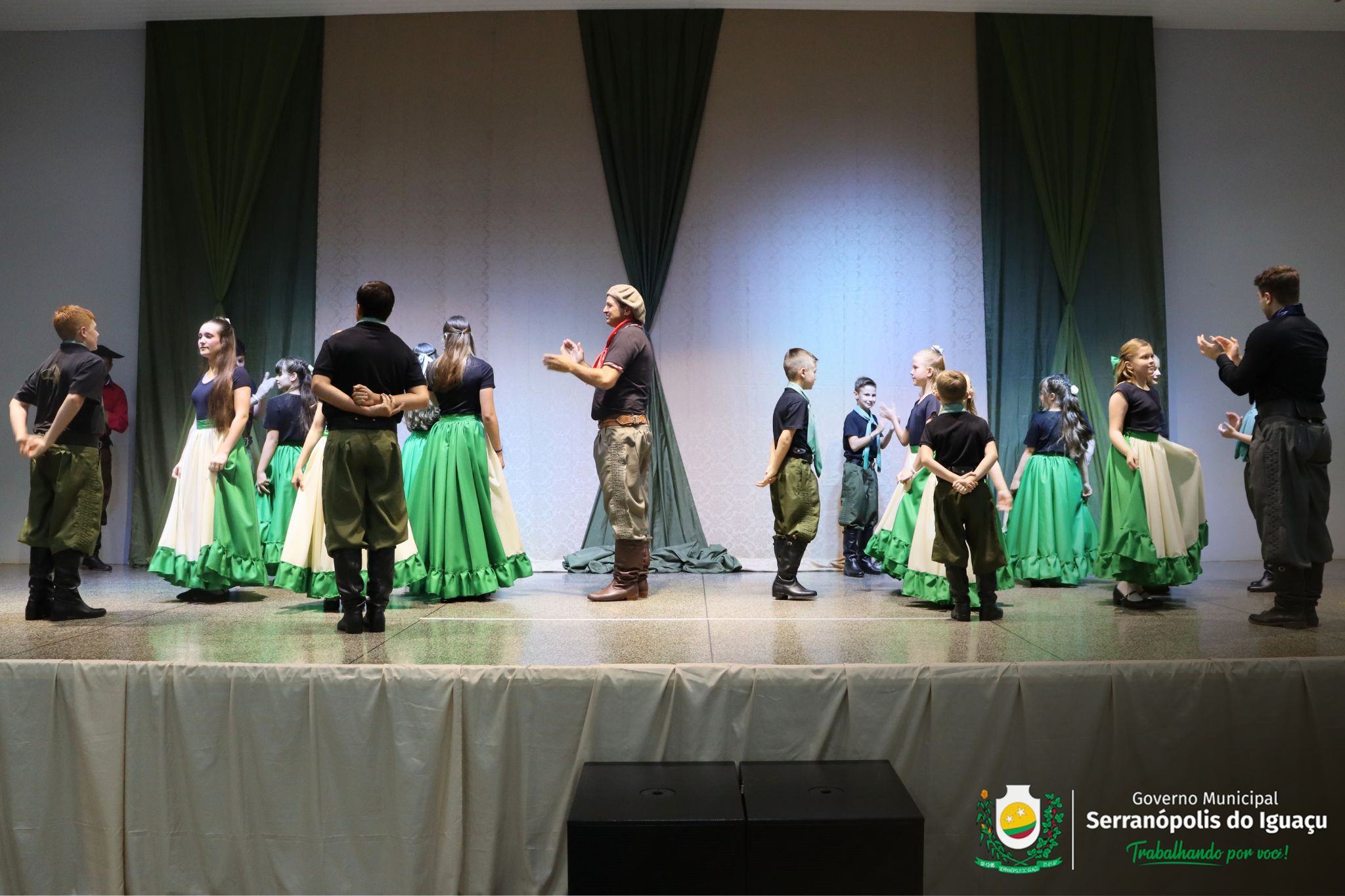 5ª Mostra Regional de Dança reúne seis municípios durante a Semana Cultural de Serranópolis do Iguaçu 5ª Mostra Regional de Dança reúne seis municípios durante a Semana Cultural de Serranópolis do Iguaçu