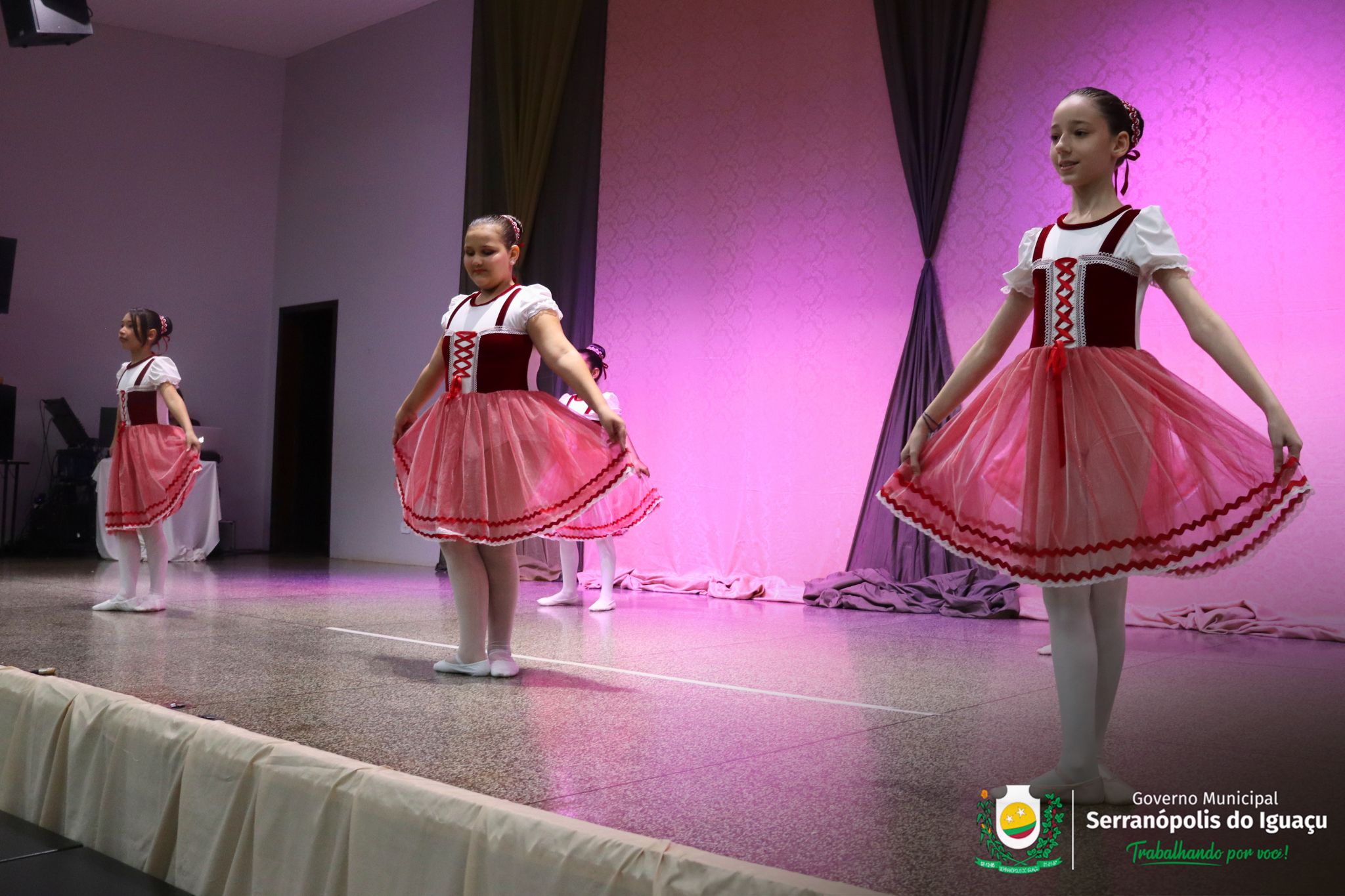 5ª Mostra Regional de Dança reúne seis municípios durante a Semana Cultural de Serranópolis do Iguaçu 5ª Mostra Regional de Dança reúne seis municípios durante a Semana Cultural de Serranópolis do Iguaçu