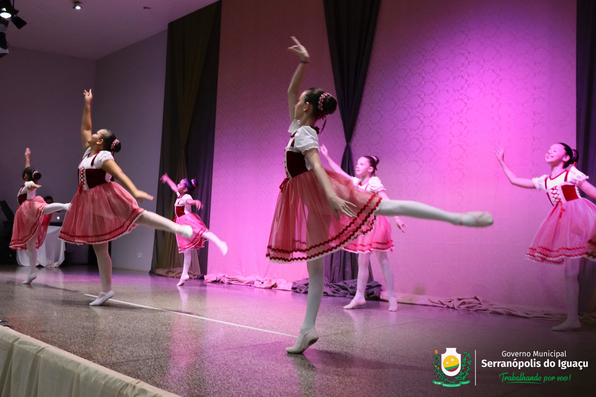 5ª Mostra Regional de Dança reúne seis municípios durante a Semana Cultural de Serranópolis do Iguaçu 5ª Mostra Regional de Dança reúne seis municípios durante a Semana Cultural de Serranópolis do Iguaçu