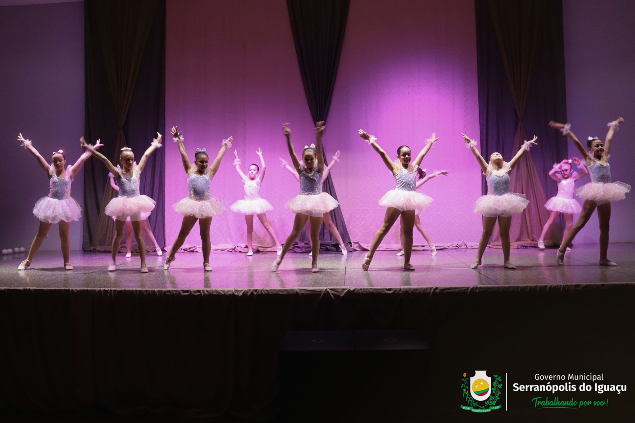 5ª Mostra Regional de Dança reúne seis municípios durante a Semana Cultural de Serranópolis do Iguaçu 5ª Mostra Regional de Dança reúne seis municípios durante a Semana Cultural de Serranópolis do Iguaçu