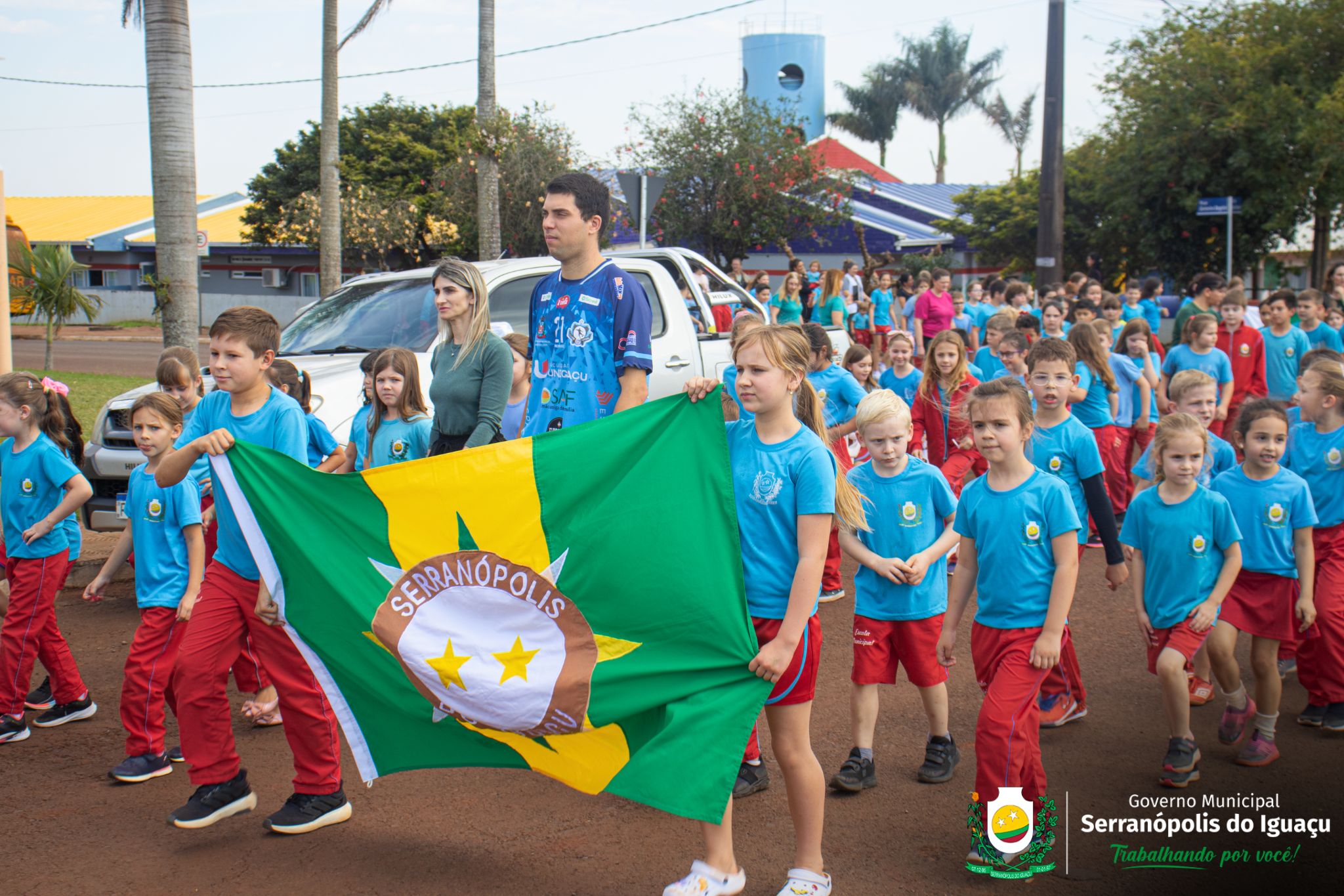 Alunos da rede municipal participam de ensaio para o desfile da independência em Serranópolis do Iguaçu