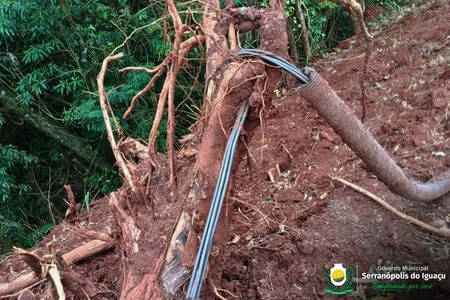 Furto de fiação elétrica na ciclovia causa escuridão em Serranópolis do Iguaçu Furto de fiação elétrica na ciclovia causa escuridão em Serranópolis do Iguaçu