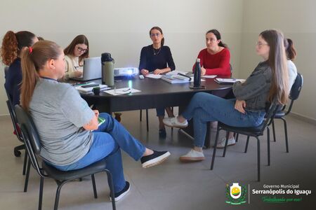 Reunião do Conselho Municipal de Assistência Social debate projetos e prestação de contas