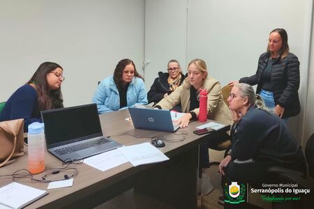 Equipe de agendamento participa de capacitação sobre regulação de consultas e Tratamento Fora do Domicílio