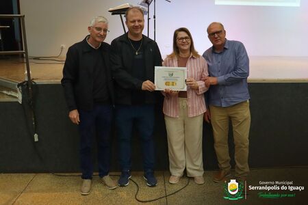 Governo Municipal homenageia profissionais da educação por resultado histórico no IDEB 2025