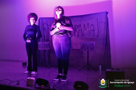 Teatro leva debate sobre saúde emocional a estudantes de Serranópolis do Iguaçu