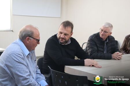 Secretário de Estado Rogério Carboni discute ações da assistência social em Serranópolis do Iguaçu Secretário de Estado Rogério Carboni discute ações da assistência social em Serranópolis do Iguaçu